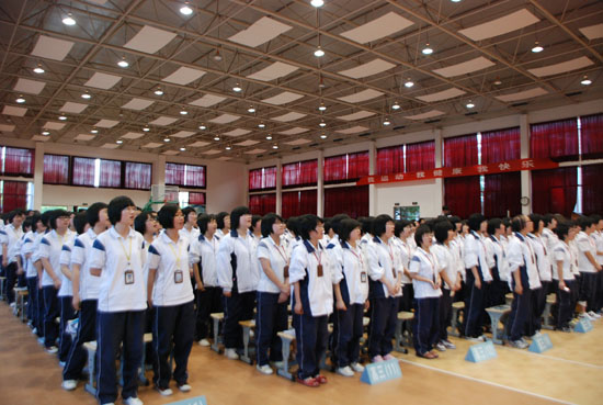 4月15日新昌澄潭中学再次举办王国权高考励志演讲